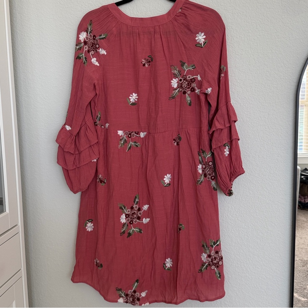 Fig & Flower dusty rose floral embroidered dress with ruffle sleeves - Picture 5 of 5